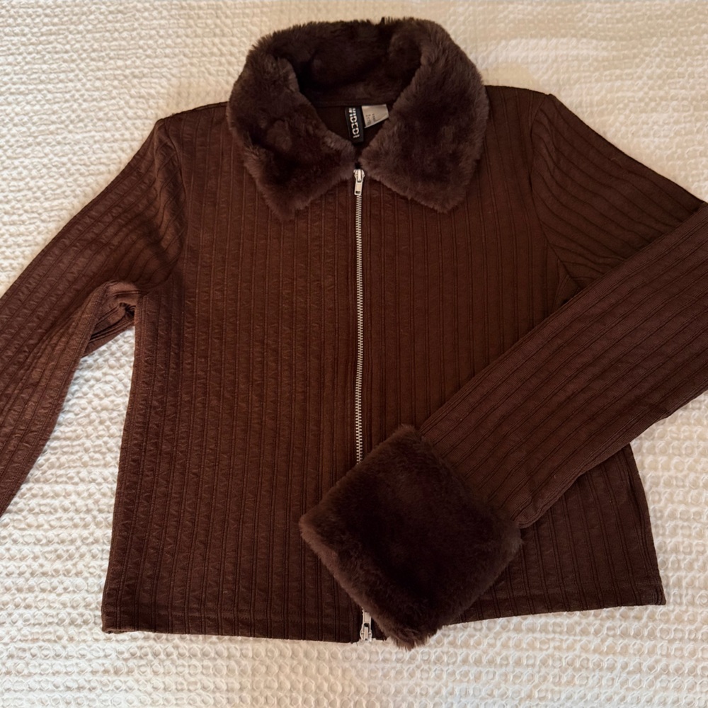Ribbed Fitted Long Sleeve Zip Front Faux Fur Collar Sweater size medium